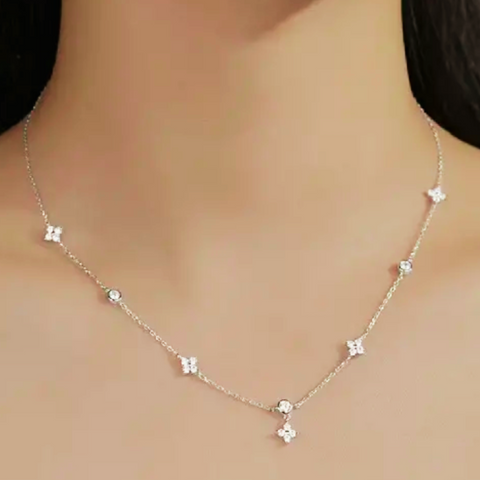 DAINTY CLOVER Necklace